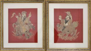 Paar Stickereien, China, 20. Jh., Reiter auf Fabelwesen, Goldfäden und polychrome bestickt auf