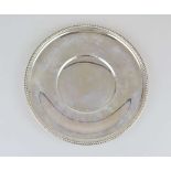 Platzteller, Sterling Silber, Amerika 20. Jh., wohl Tuttle Silver Company, runde Form mit relie