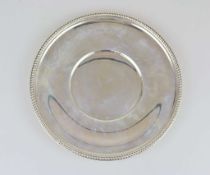 Platzteller, Sterling Silber, Amerika 20. Jh., wohl Tuttle Silver Company, runde Form mit relie
