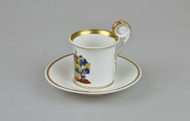 KPM Berlin Wappentasse mit Untertasse um 1840. Zylindrische Tasse mit ausschwingendem Lippenran