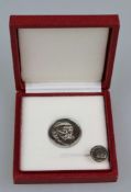 DDR Rudolf-Virchow-Preis o.J. unsigniert. Medaille (30 mm) in Buntmetall-versilbert, dazu die A