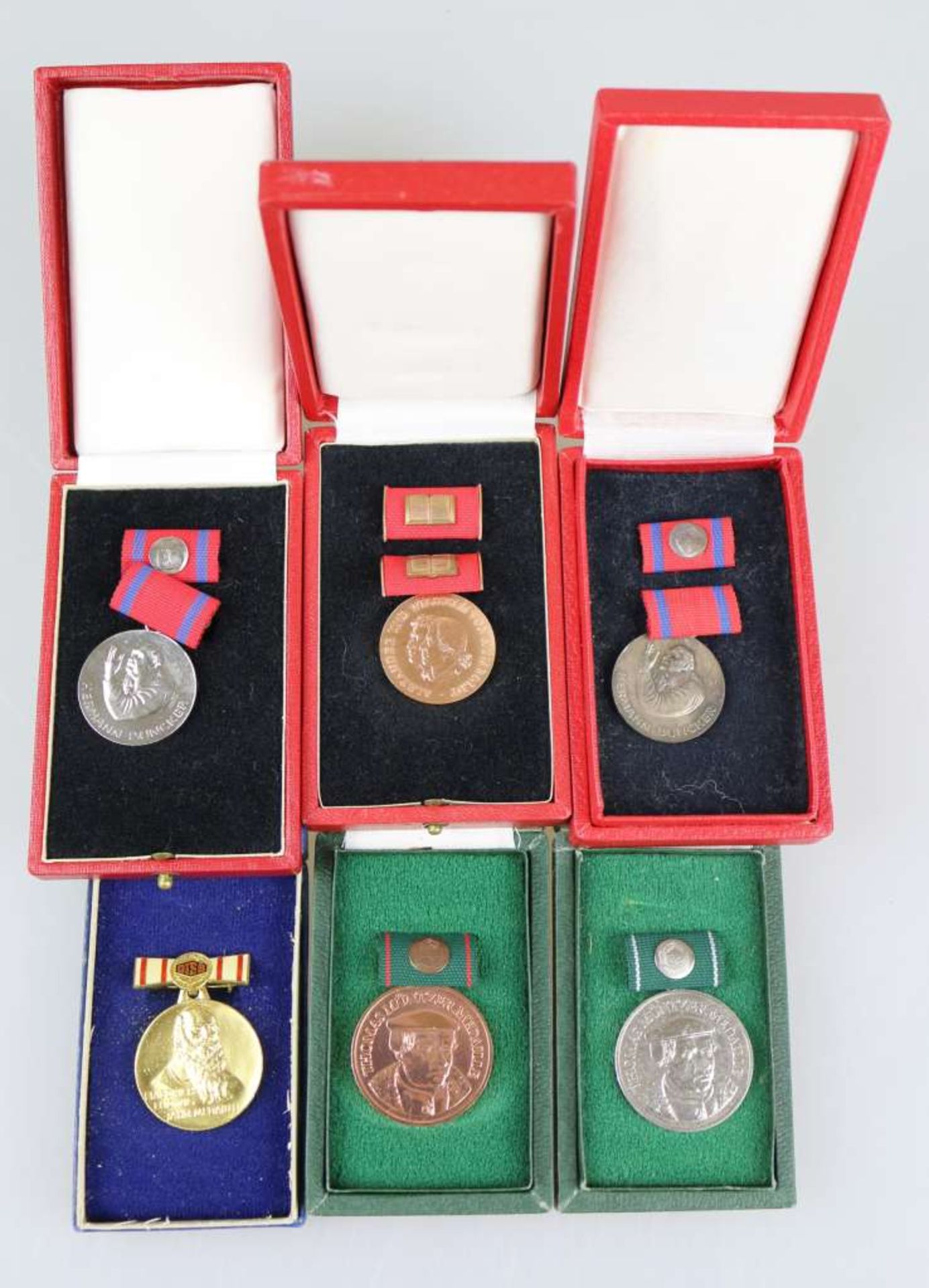 DDR, Konvolut Medaillen: Hermann Duncker Medaille in Silber und Bronze; Thomas Müntzer Medaill