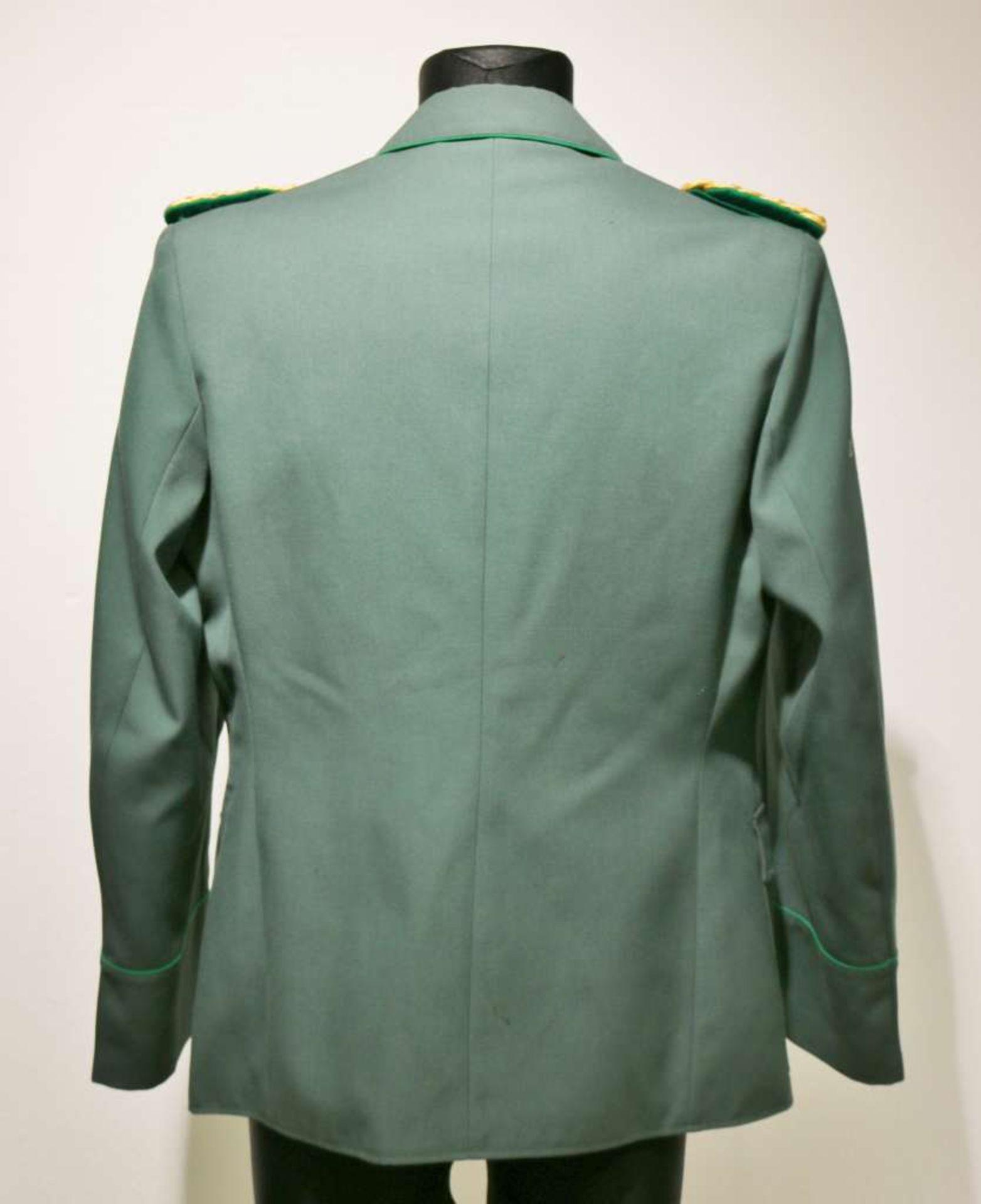 DDR, Uniformjacke eines Generalleutnant der Polizei mit allen Effekten. Auf der linken Brusttas - Bild 2 aus 2
