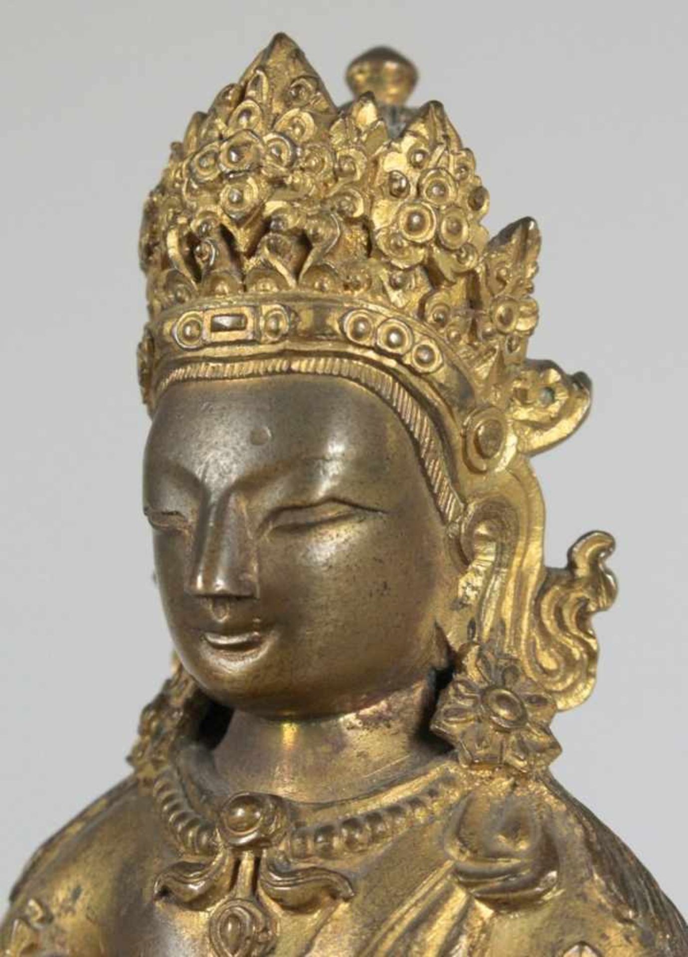 Bronze-Plastik, "Amitayus", China oder Tibet, 18. Jh. (Qianglong-Periode), auf offen - Bild 5 aus 10