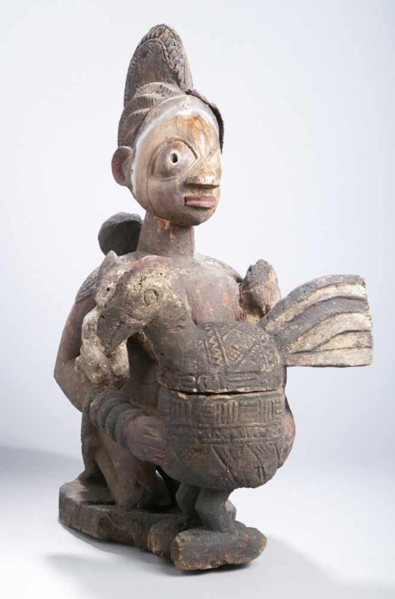 Mutter-Figur bzw. Schalenträgerin, Yoruba, Nigeria, auf Flachplinthe kniende, weibliche<