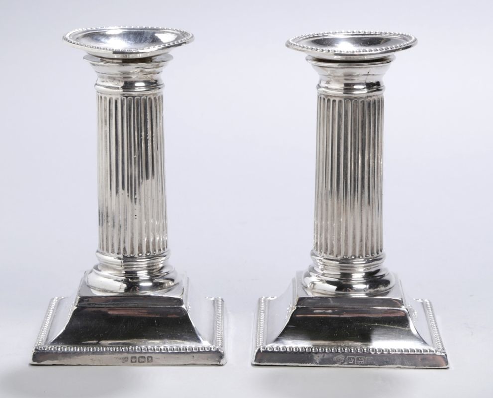 Ein Paar Tafelleuchter, 1-flg., Sheffield, 1916, Sterling Silber, weighted, quadratischer