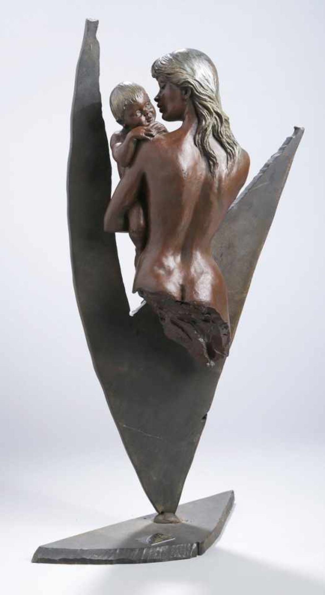 Metall-Plastik, "Mutter mit Kind", Vidahl, M., zeitgenössischer Bildhauer, vollplastische,<