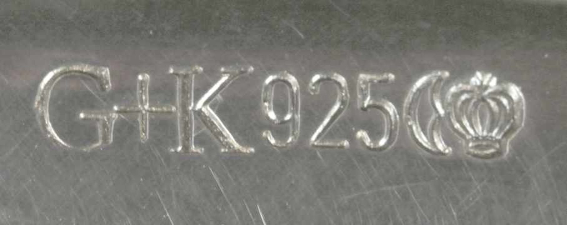 Tablett, dt., 2. Hälfte 20. Jh., Sterling Silber, oval, gebogter Rand, 40 x 30,5 cm, ca.< - Bild 2 aus 2