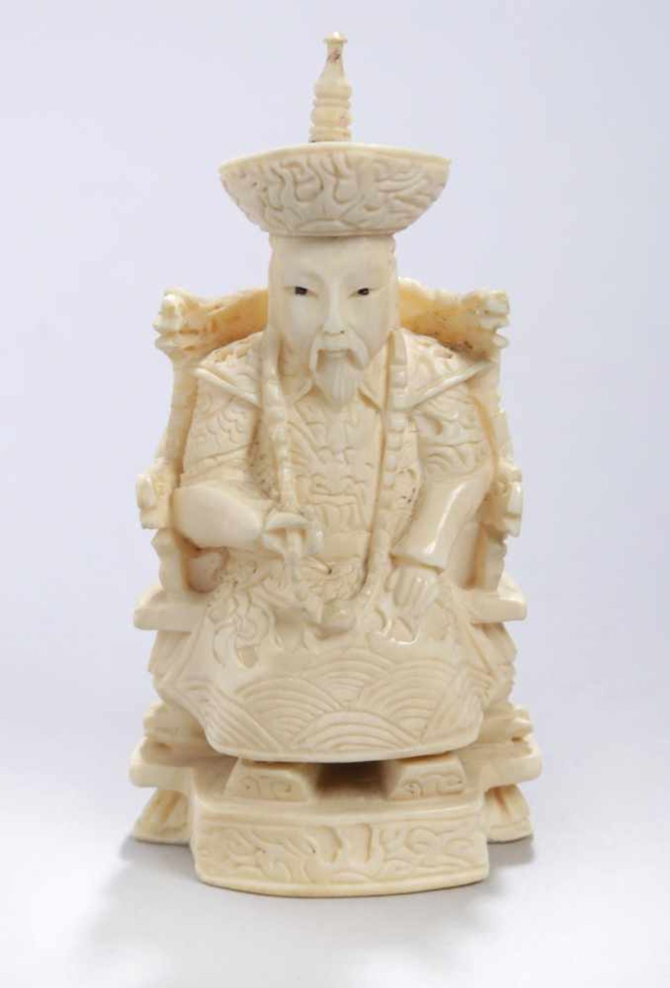 Elfenbein-Figur, "Kaiser", China, um 1900, auf Sockel vollplastische, auf Thron sitzende