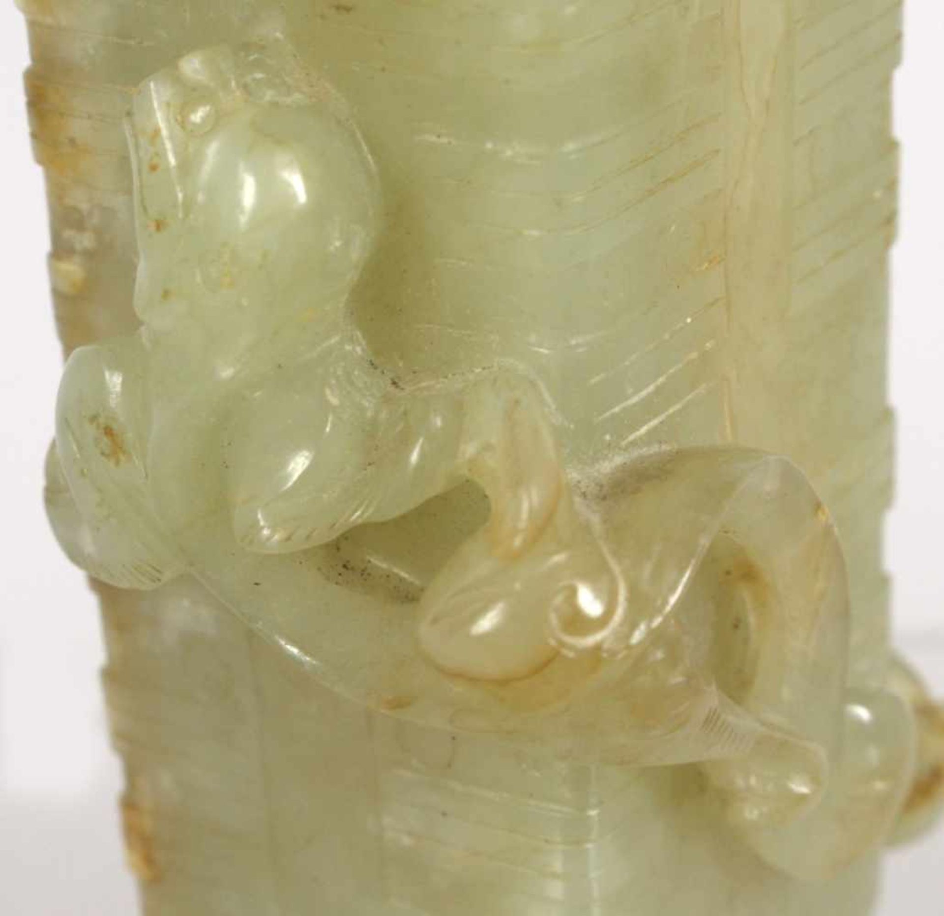 Jade-Ziervase, China, gearbeitet als "Cong-Röhre", unten geschlossener, quadratisch,< - Bild 5 aus 5