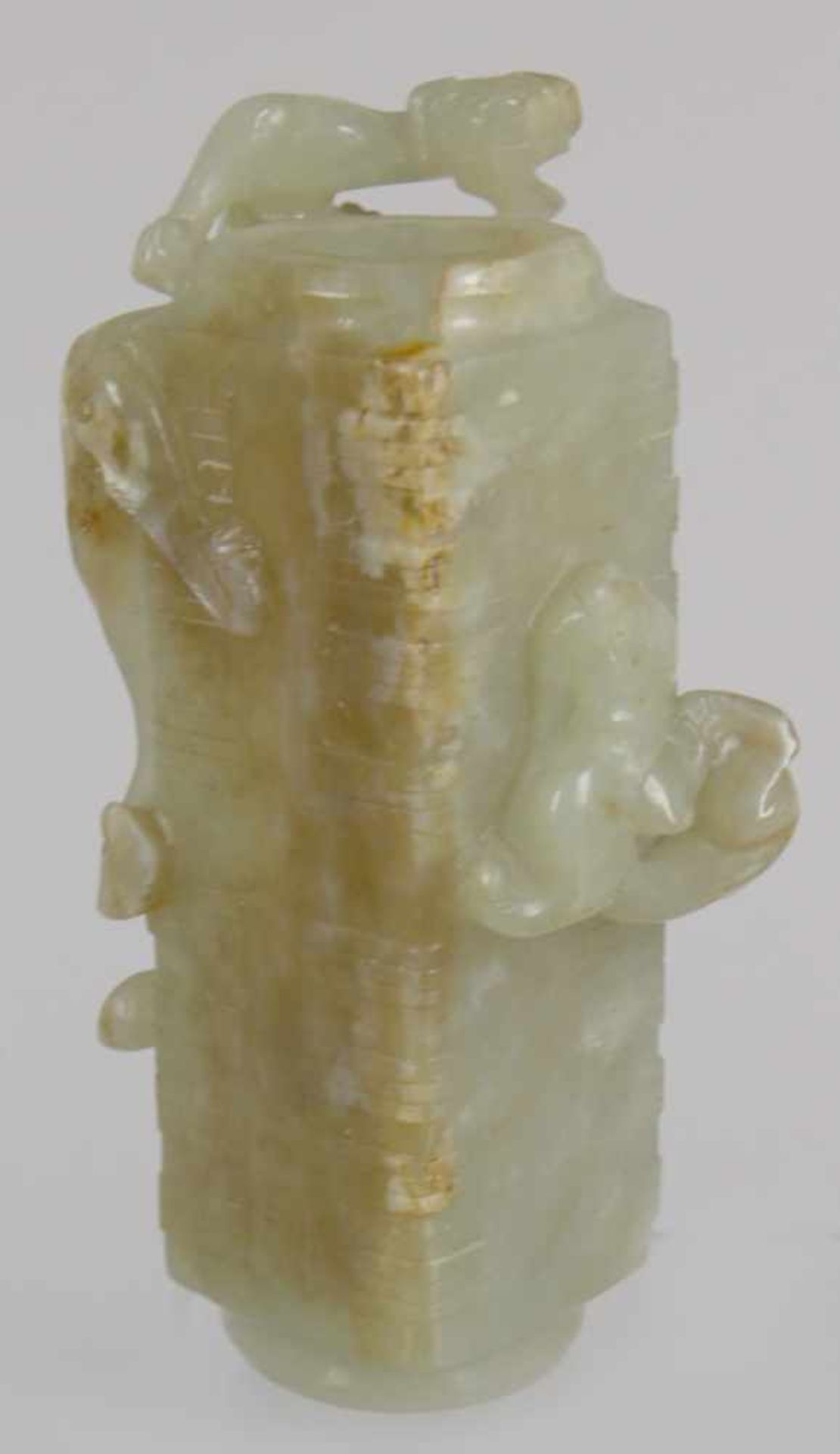 Jade-Ziervase, China, gearbeitet als "Cong-Röhre", unten geschlossener, quadratisch,< - Bild 2 aus 5