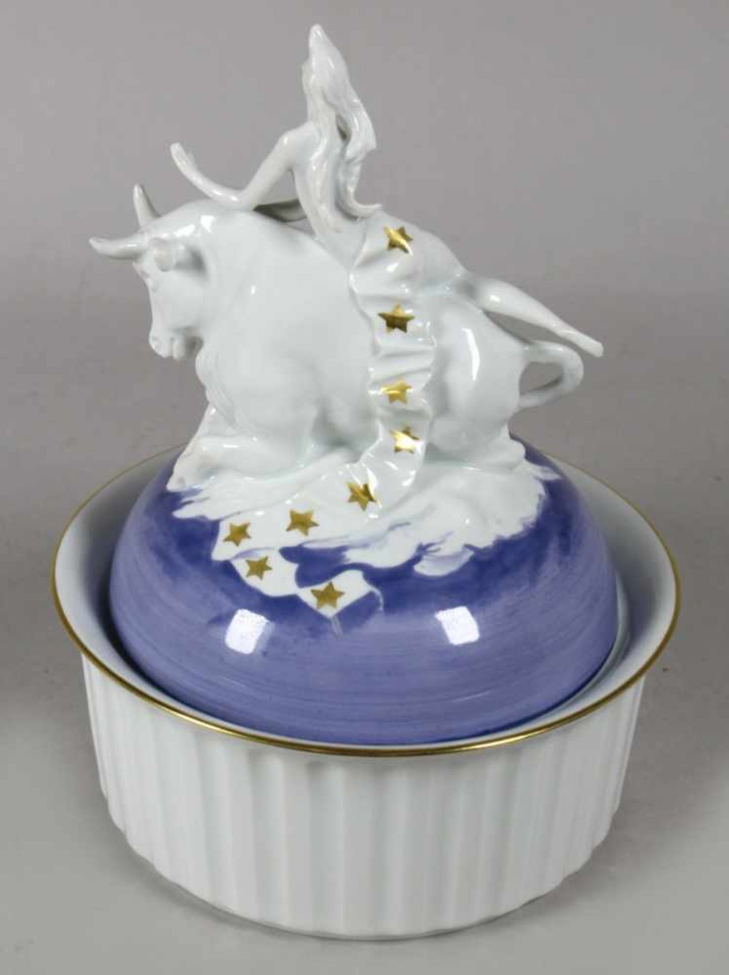 Porzellan-Deckeldose, "Europa", Meissen, 1993, Entw.: Peter Strang, limitiert auf 500 - Bild 4 aus 10