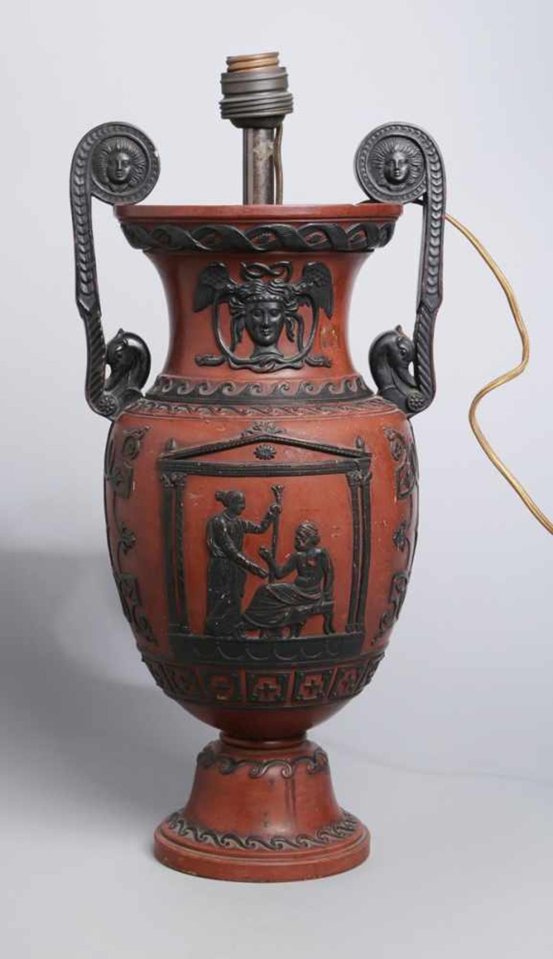 Keramik-Lampenfuß, dt., um 1880, runder Stand, gebauchter Korpus, seitlich mit<