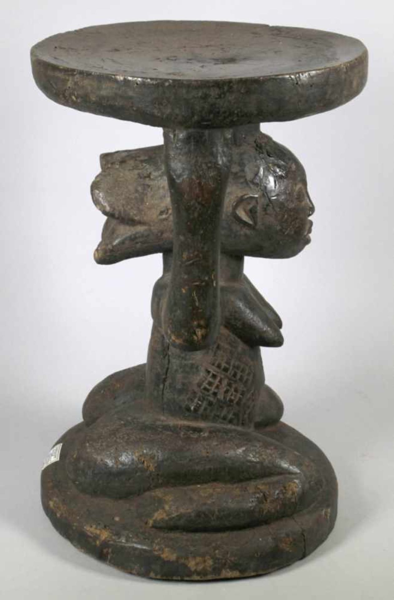 Karyatiden-Hocker, Luba, Kongo, über rundem, gewölbtem Sockel plastische, weibliche,<b - Bild 3 aus 5