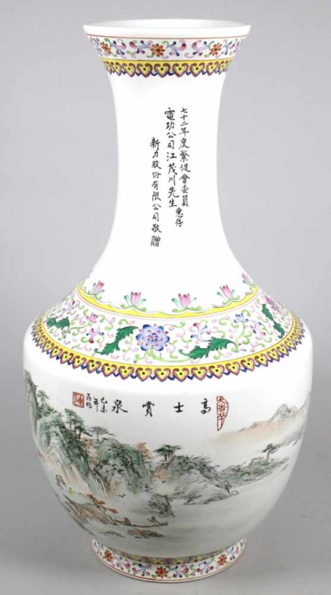 Keramik-Ziervase, China, 2. Hälfte 20. Jh., runder Stand, bauchiger Korpus,< - Bild 3 aus 4