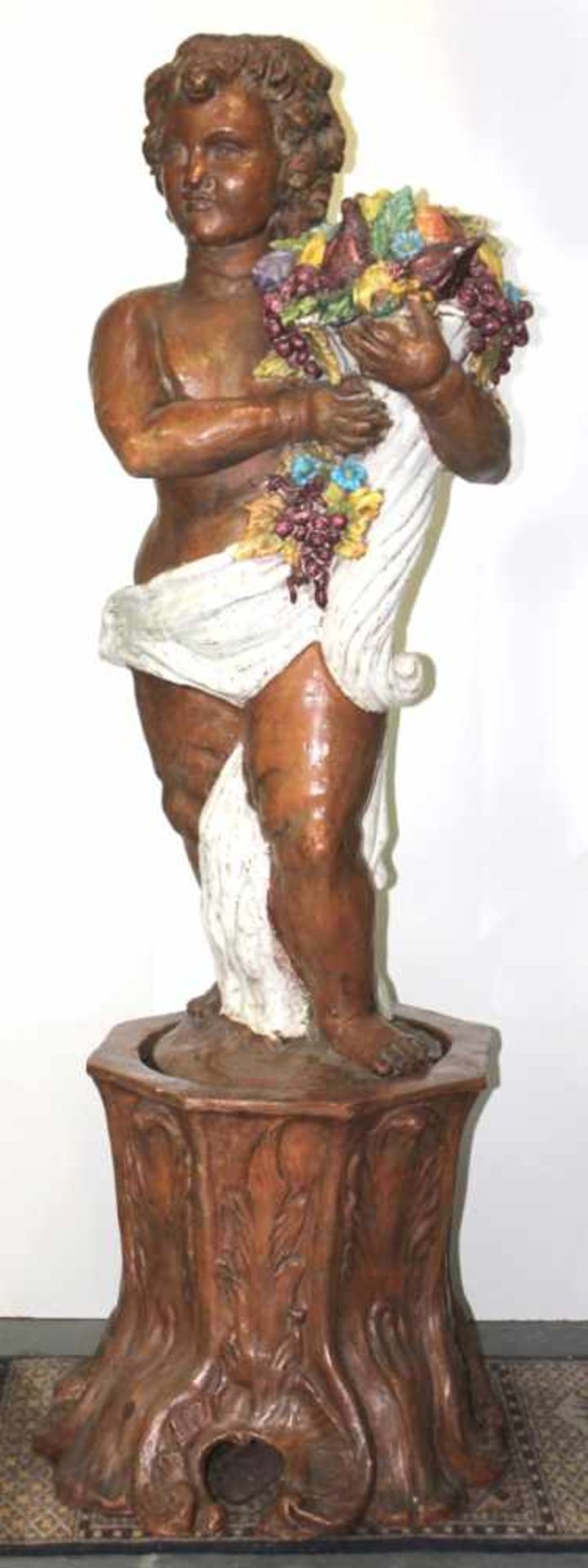 Terracotta-Gartenplastik, "Putto auf Säule", 2-tlg., wohl Österreich, um 1910, Säule als<br