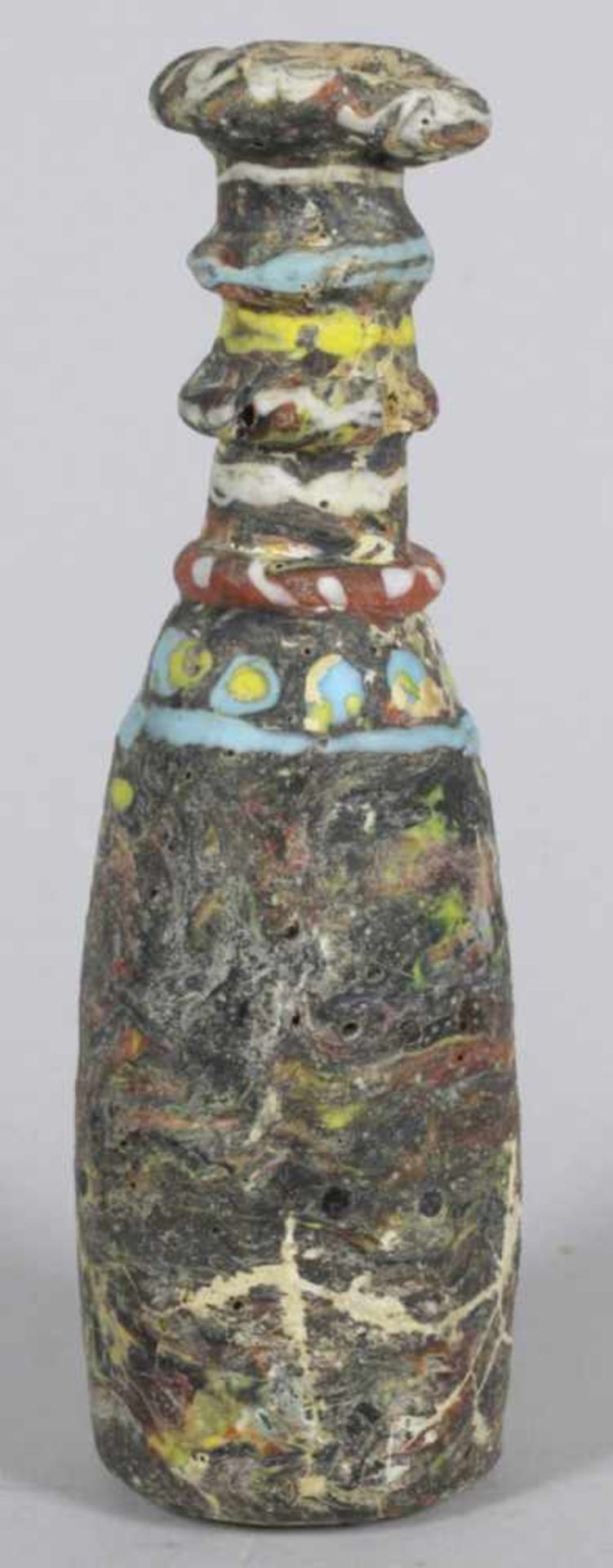 Glas-Tränenflasche, wohl Orient, schlanker Korpus mit gerilltem Hals und ausgestellter< - Bild 2 aus 5