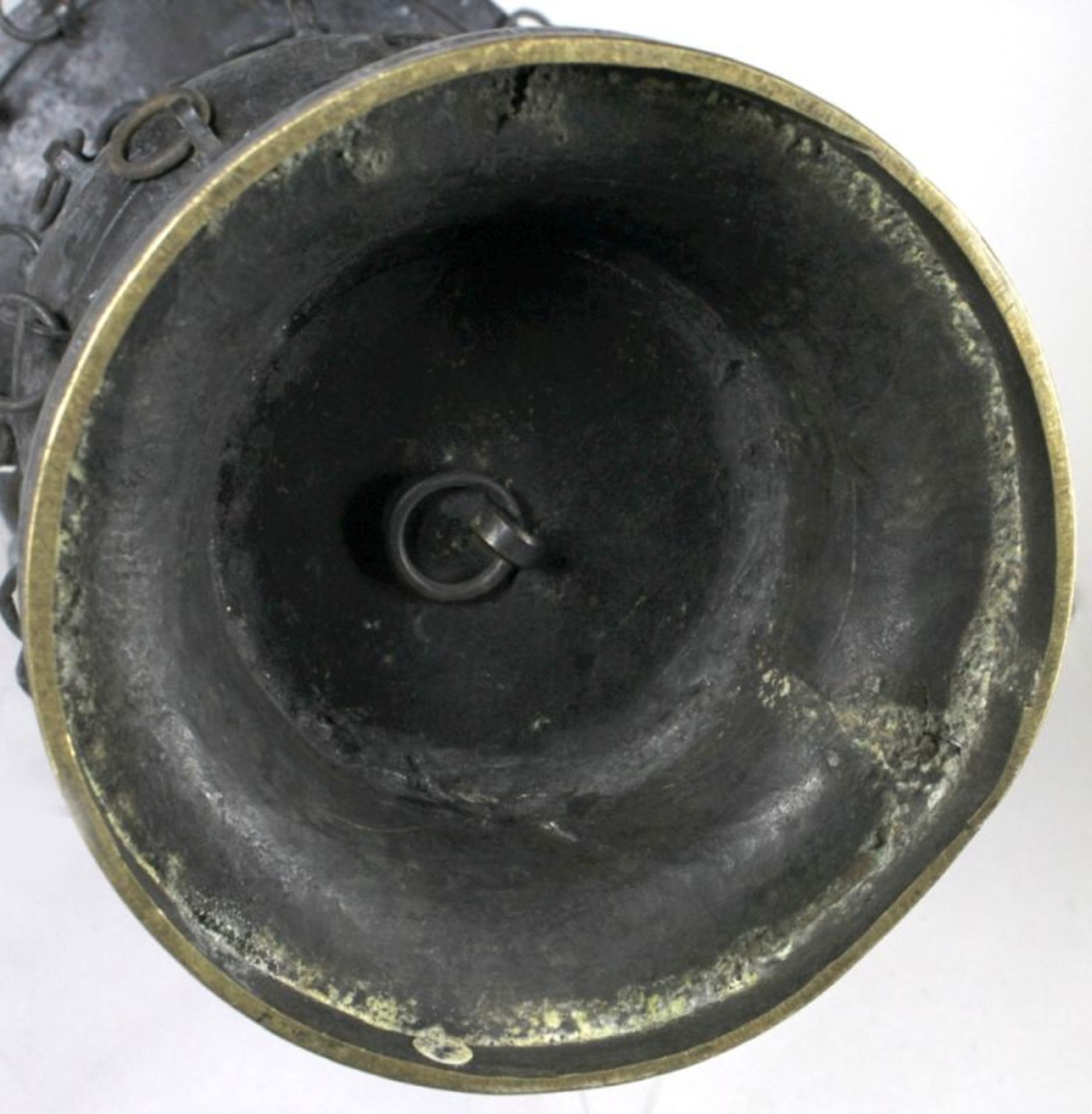 Bronze-Ziervase, China, 18./19. Jh., über trompetenförmig ausgestelltem Stand kugliger<b - Bild 5 aus 5