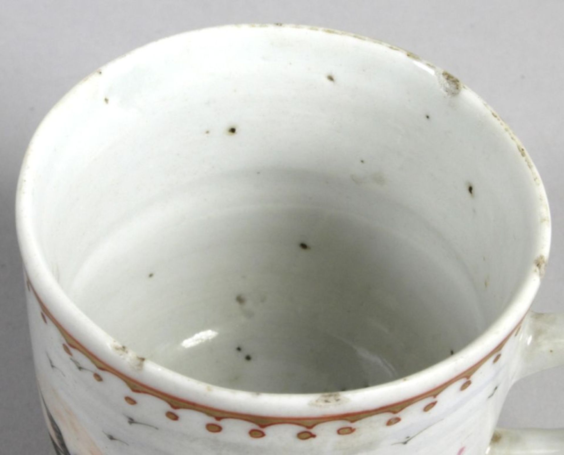 Porzellan-Tasse mit Untertasse, China, 18. Jh., beide Teile polychrom bemalt mit - Bild 3 aus 3