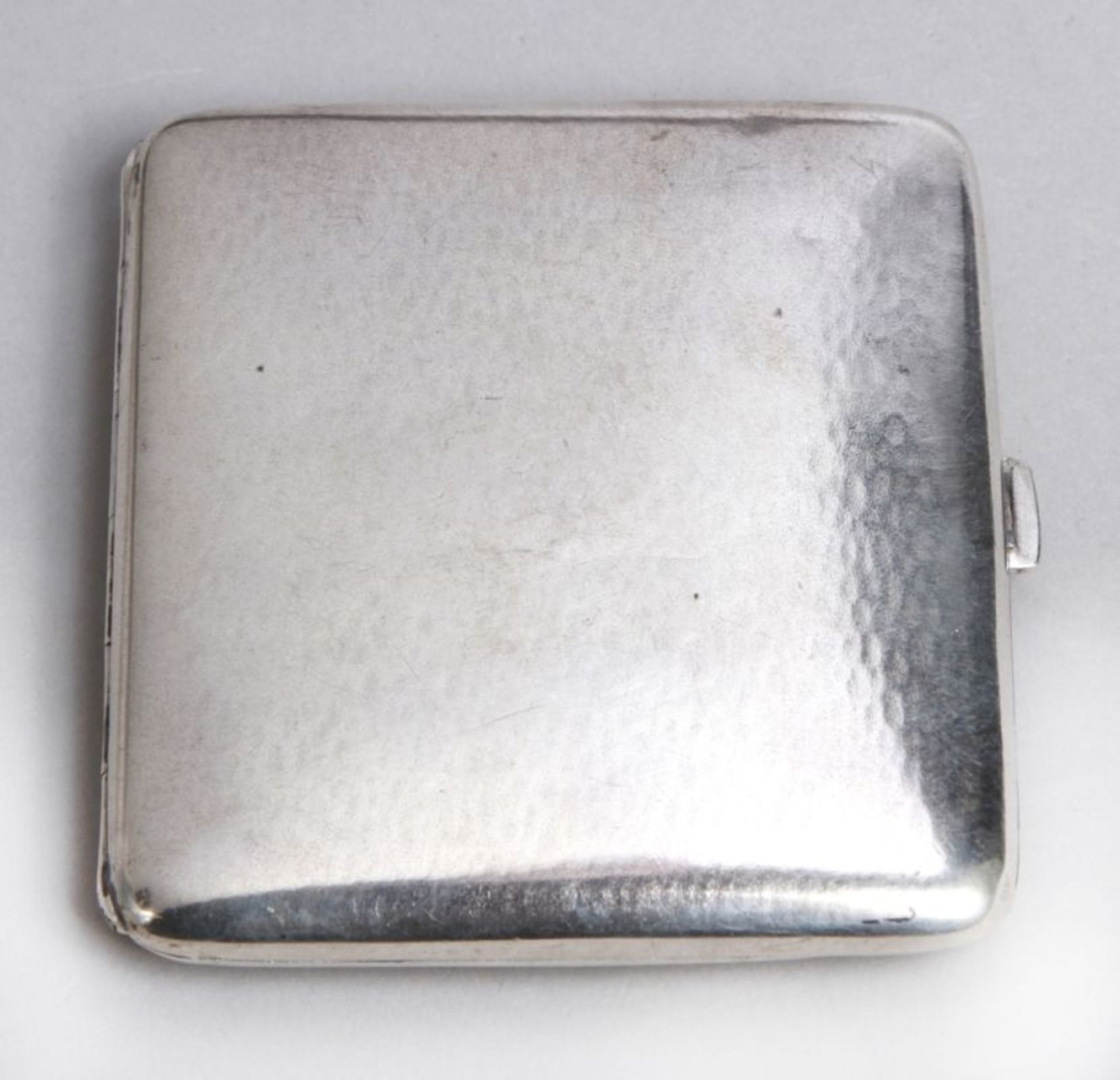 Zigaretten-Etui, dt., um 1925, Silber 800, rechteckig, scharniert, Wandung mit