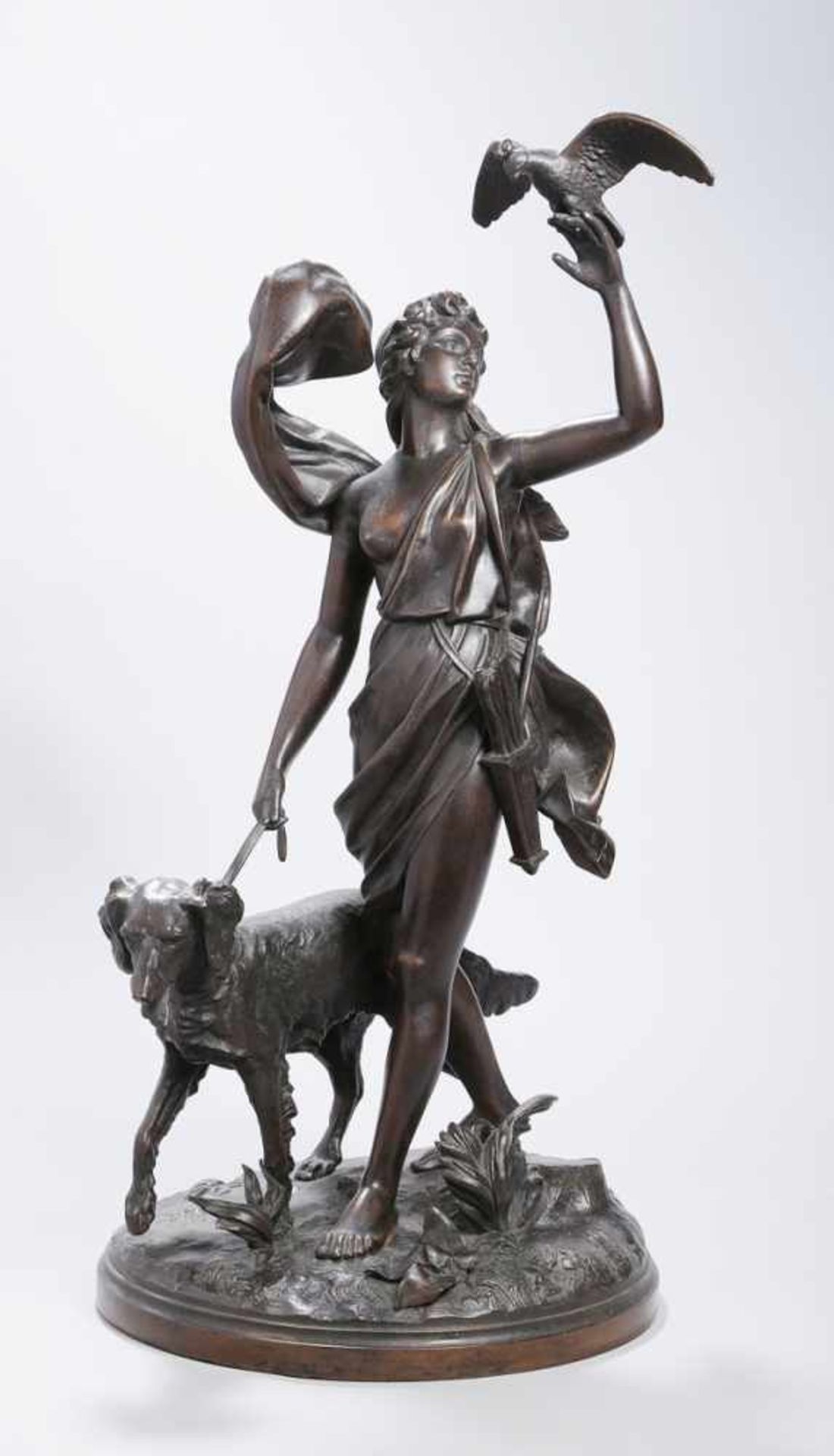 Bronze-Plastik, "Diana mit Jagdhund", unleserlich signierender Bildhauer um 1900,
