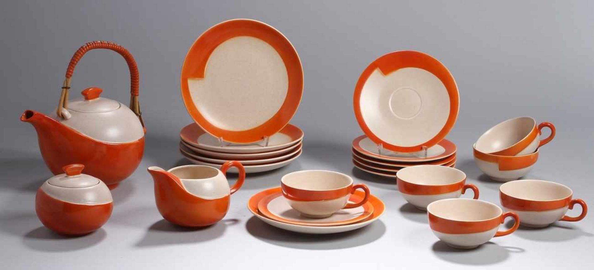 Art Déco Keramik-Teeservice, 21-tlg., dt., bestehend aus: Kanne, Tassen mit Untertassen,<