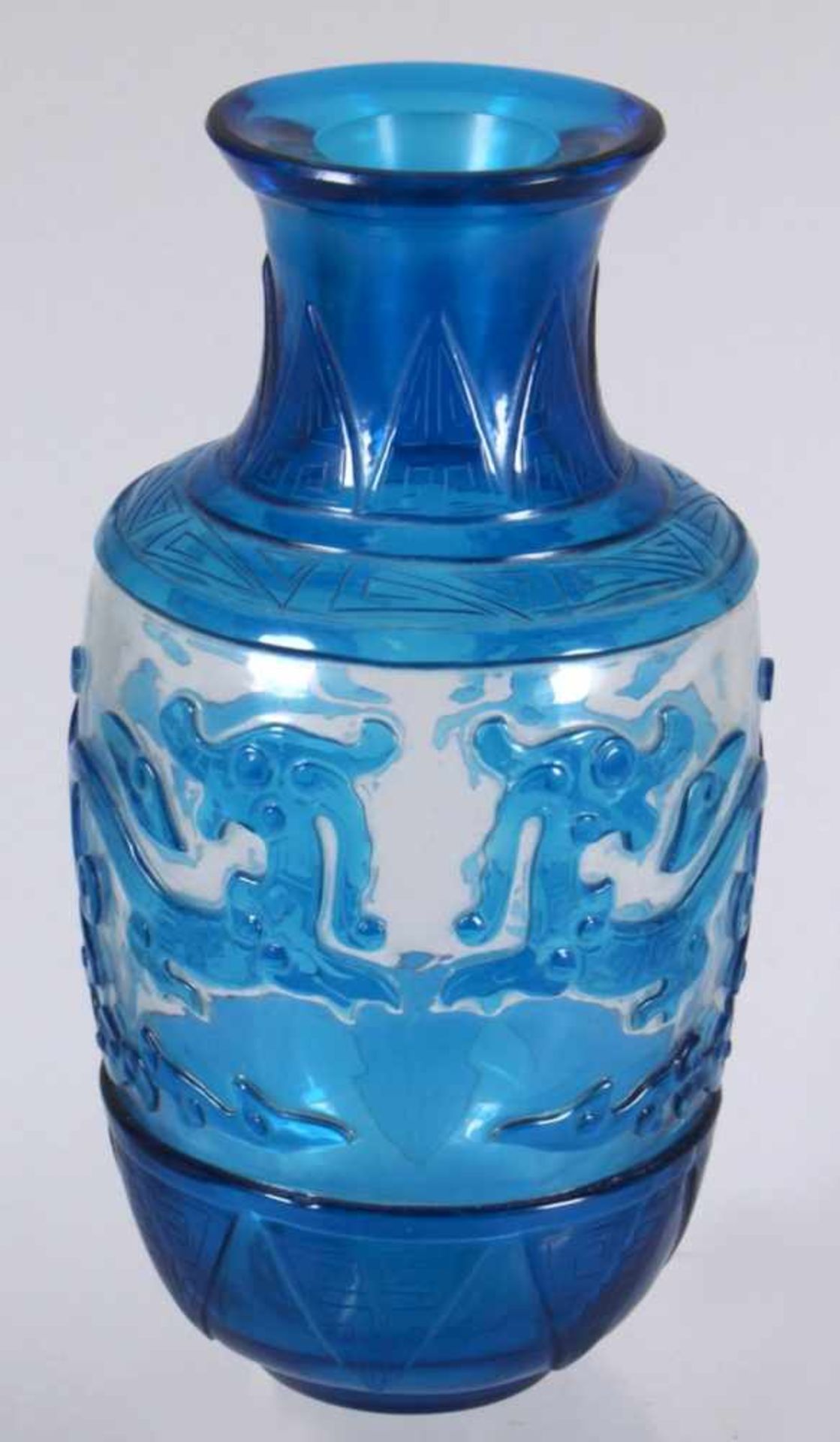 Glas-Ziervase, China, wohl 19. Jh., eingezogener Rundstand, sich bauchig erweiternder - Bild 2 aus 4