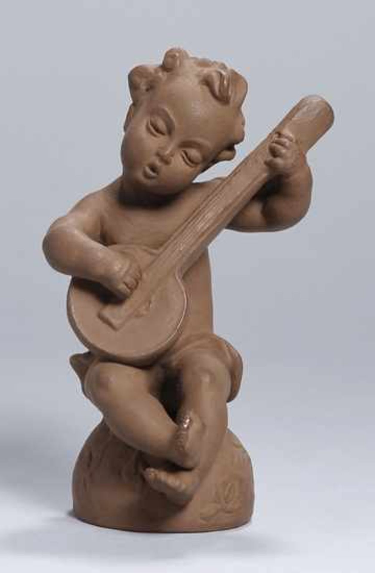 Keramik-Figur, "Putto mit Gitarre", Karlsruher Majolika, um 1937-62, Entw.: Max Heinze,Mod.nr.: