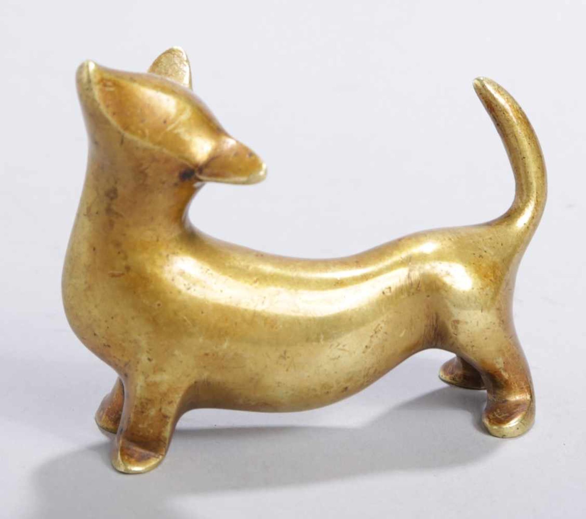 Bronze-Tierplastik, "Dackel", wohl Österreich, um 1920, stark reduzierte, stehendeDarstellung mit