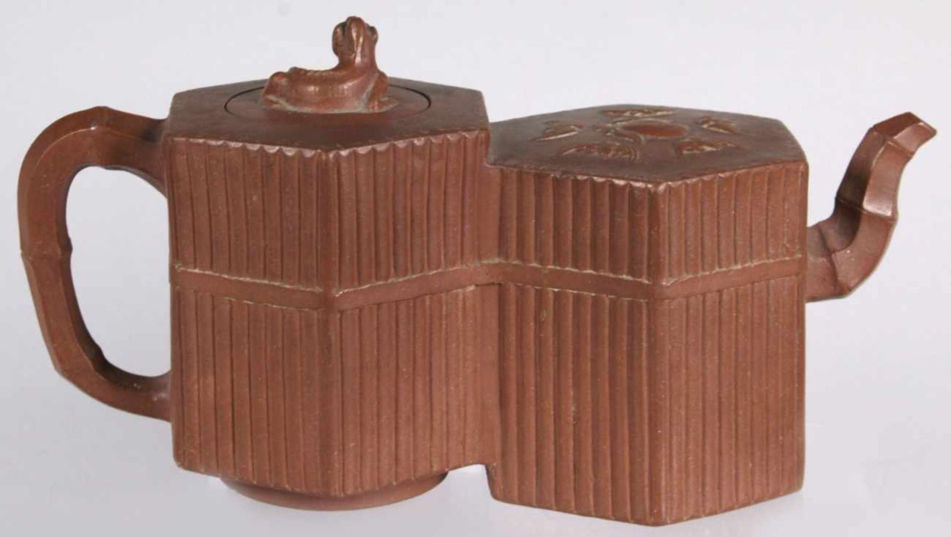 Terracotta-Teekännchen, China, 20. Jh., sechseckiger, zylindrischer Doppelkorpus mitastartig - Bild 2 aus 6
