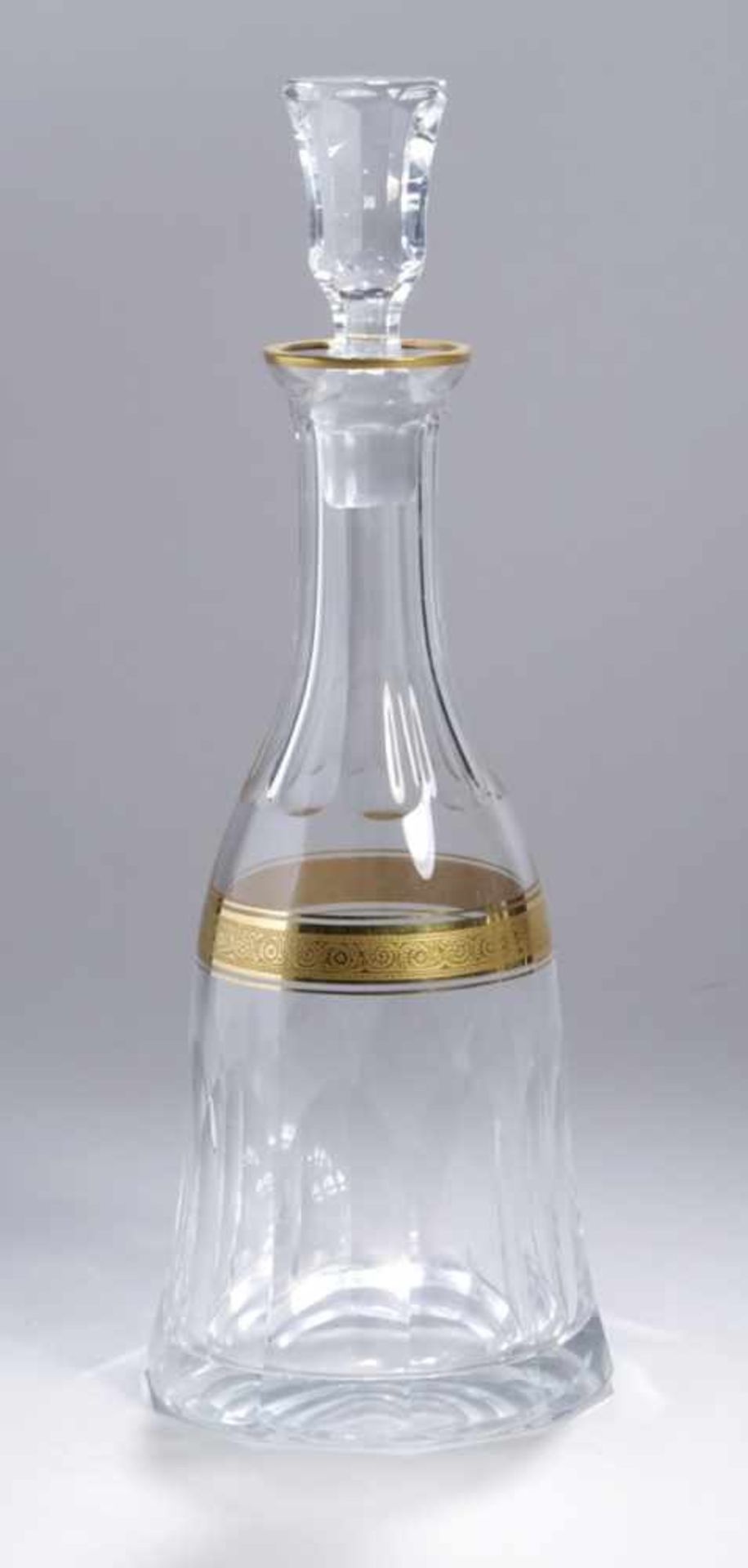 Glas-Karaffe, Theresienthal, 20. Jh., hoher, glockenförmiger Glaskorpus, übergehend inEnghals mit