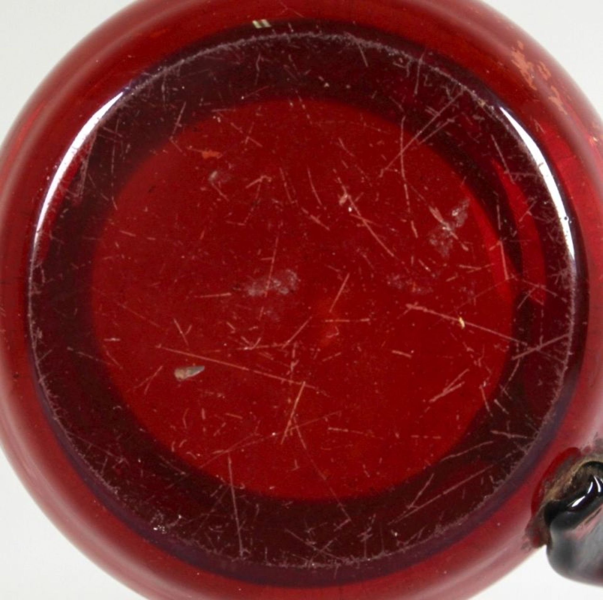 Kleiner Glas-Henkelbecher, dt., 19. Jh., Glockenkorpus mit appliziertem Ohrhenkel,farbloses Glas, - Bild 3 aus 3