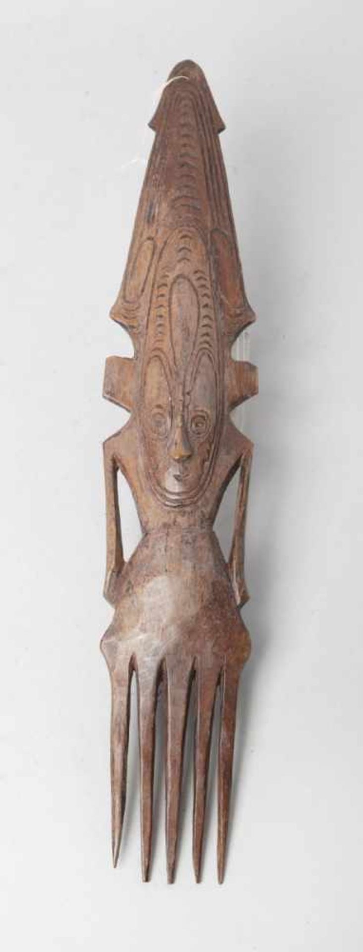 Kamm, Papua, Neu-Guinea, Kamm mit 5 Zähnen als Körper, darüber reliefplastische,stiltypische