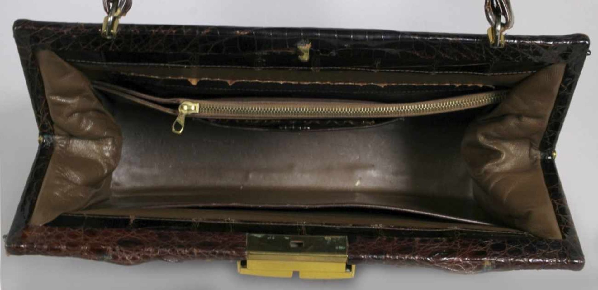 Damen-Handtasche, dunkelbraunes Zuchtalligator-Leder, frontseitig gefertigt mit mittiggroßer, - Bild 3 aus 3