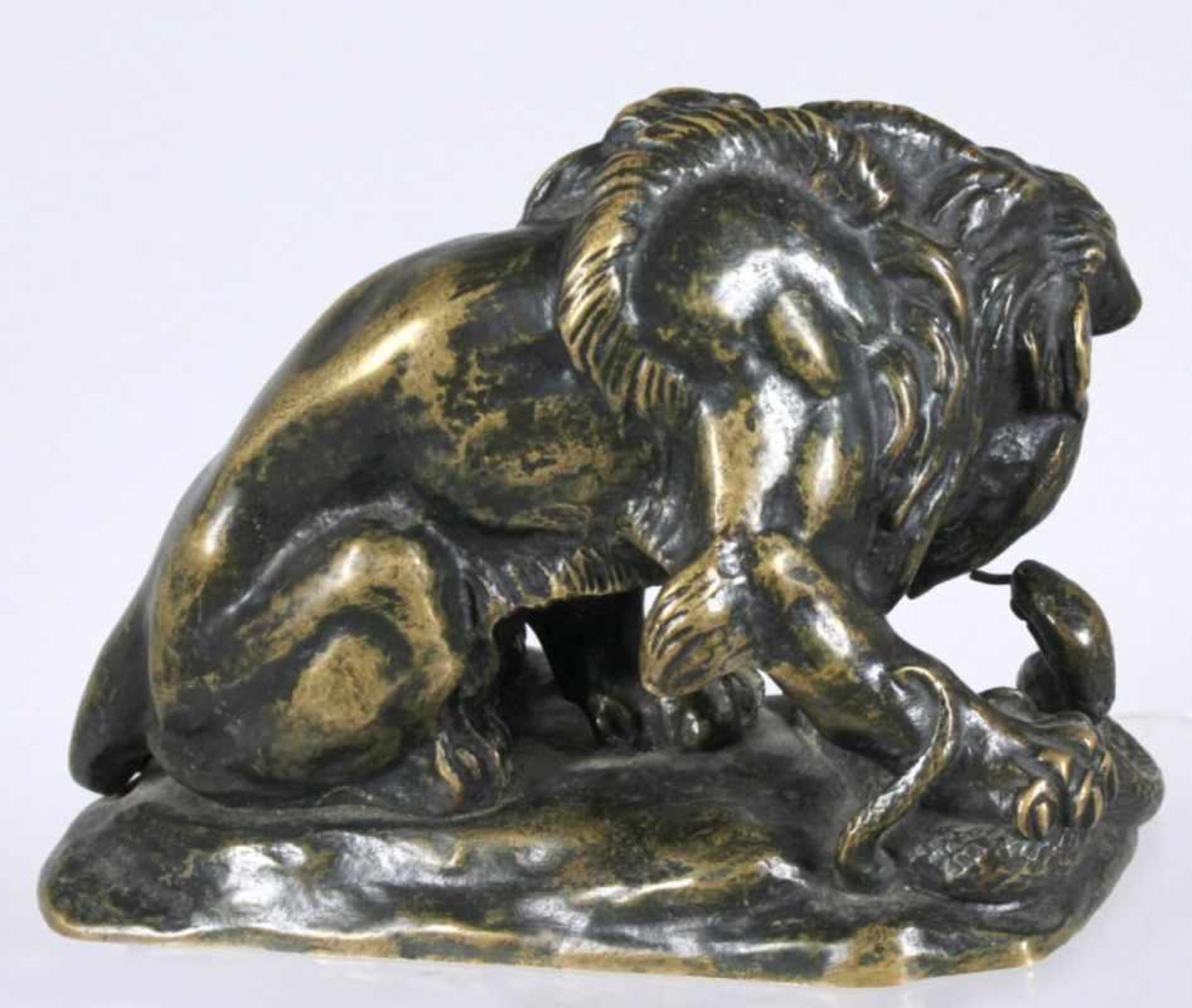 Bronze-Tierplastik, "Löwe im Kampf mit der Schlange", Barye, Antoine-Louis, Paris 1795 -1875 - Bild 2 aus 4