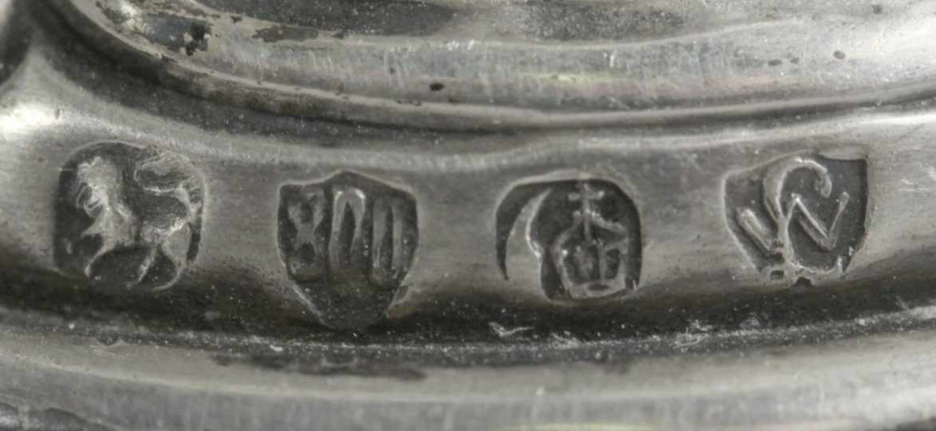 Fünf Schnapsgläser, dt., Mitte 20. Jh., gewölbter Fuß, Silber 800, farblose Glaskuppa, H7,5 cm - Bild 2 aus 2