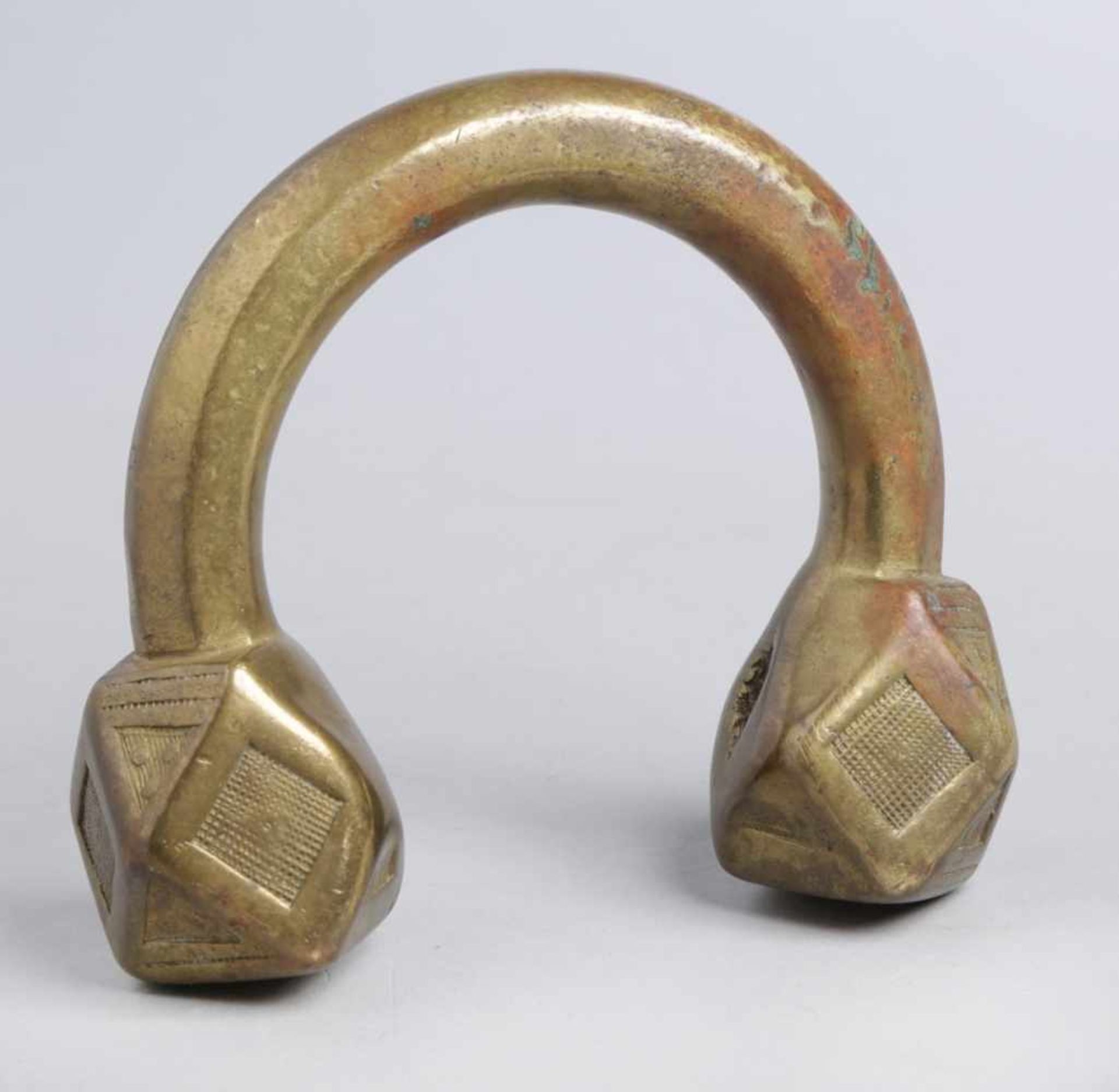 Bronze-Reif, West-Afrika, Manille, sog. Primitivgeld, gebogte, offene Form mit vier- unddreieckig