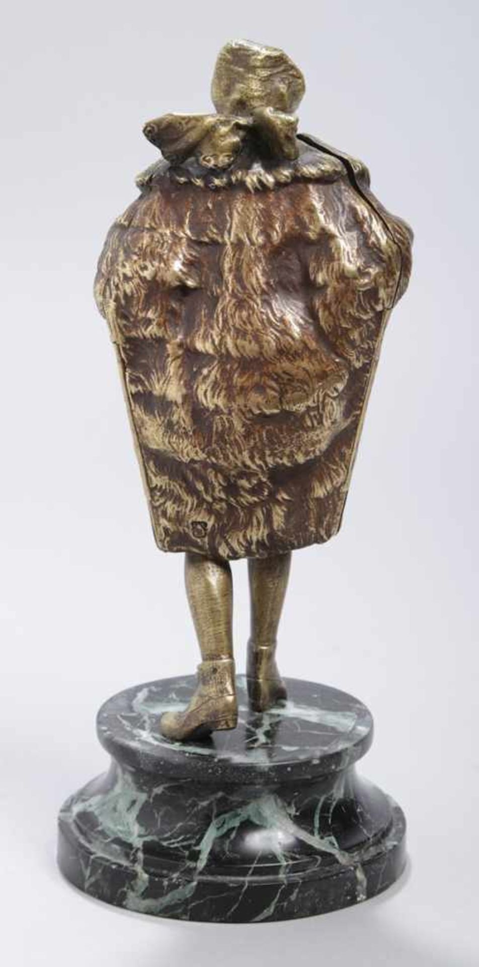 Bronze-Erotikaplastik, "Dame in Mantel mit Muff bzw. Dame als stehender Akt", Bergmann,Wien, um - Bild 3 aus 7