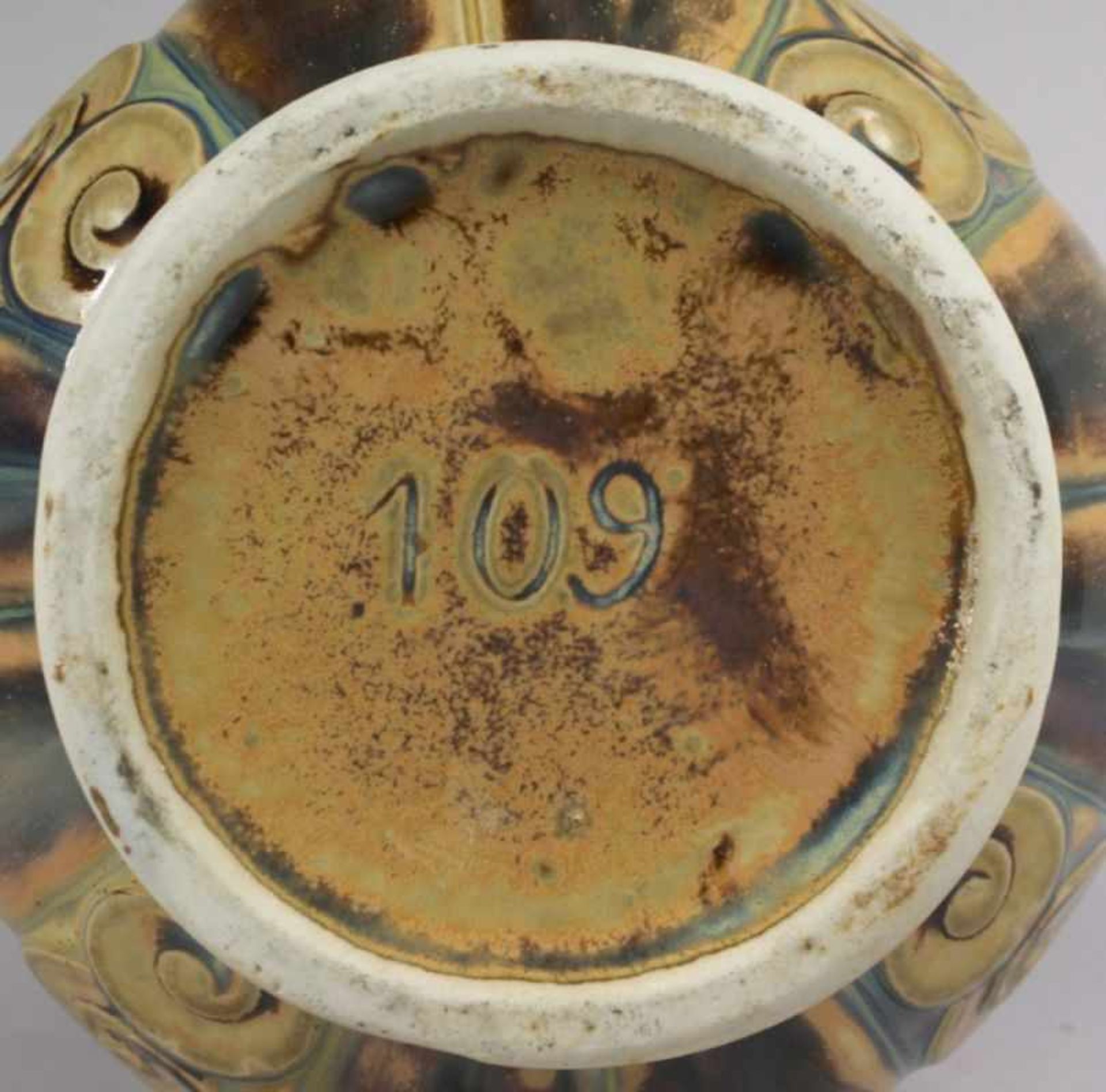 Art Déco Keramik-Ziervase, ungemarkt, Mod.nr.: 109, leicht ausgestellter Rundstand, - Bild 3 aus 3