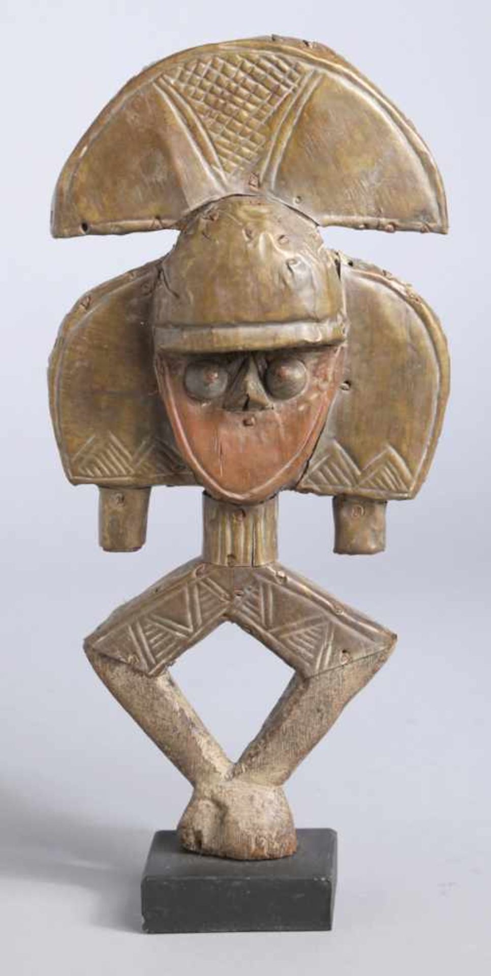 Kleine Grabwächter-Figur, Kota, Gabun, flaches, ovales Gesicht mit Knopfaugen und spitzerNase