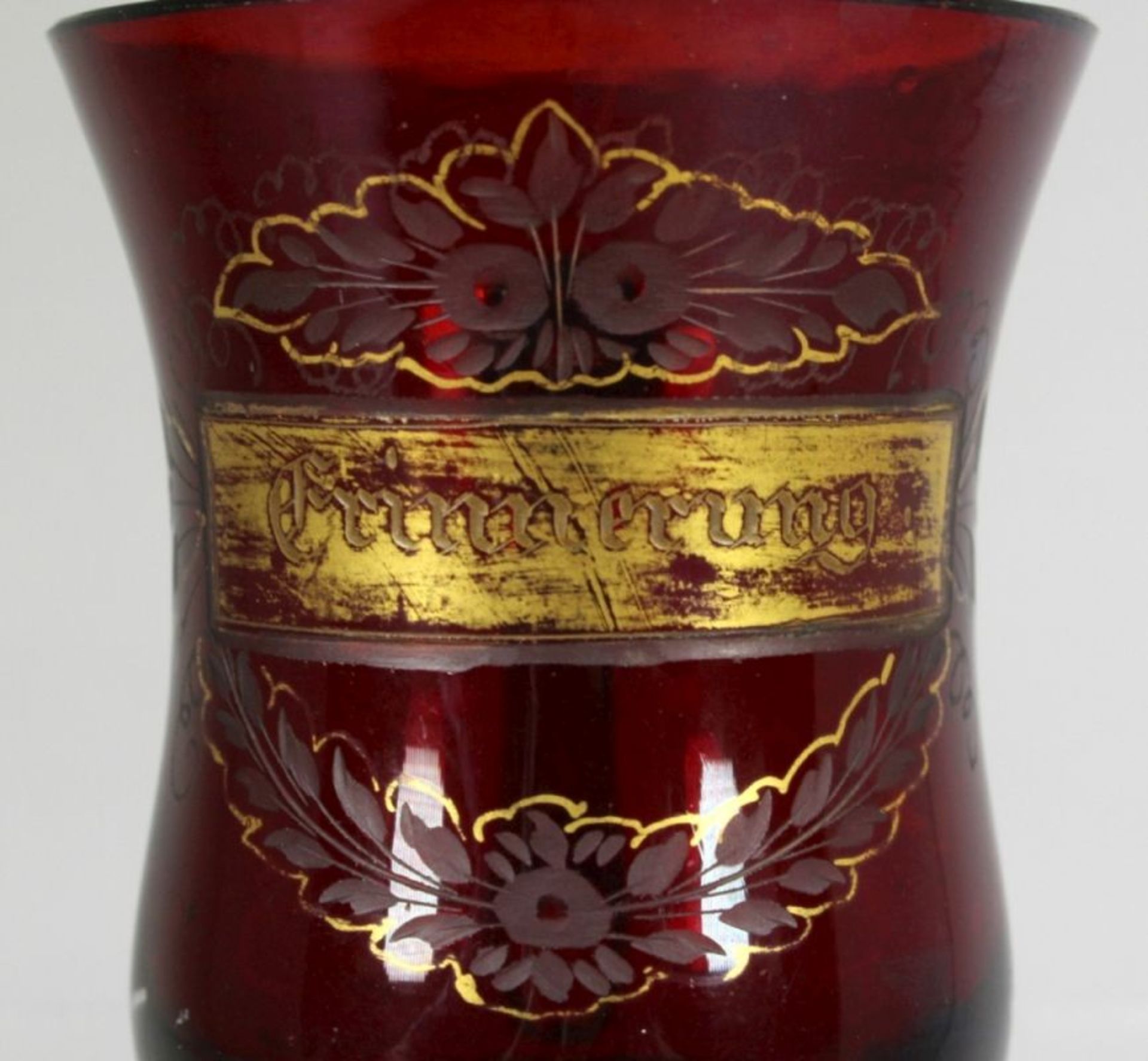 Kleiner Glas-Henkelbecher, dt., 19. Jh., Glockenkorpus mit appliziertem Ohrhenkel,farbloses Glas, - Bild 2 aus 3