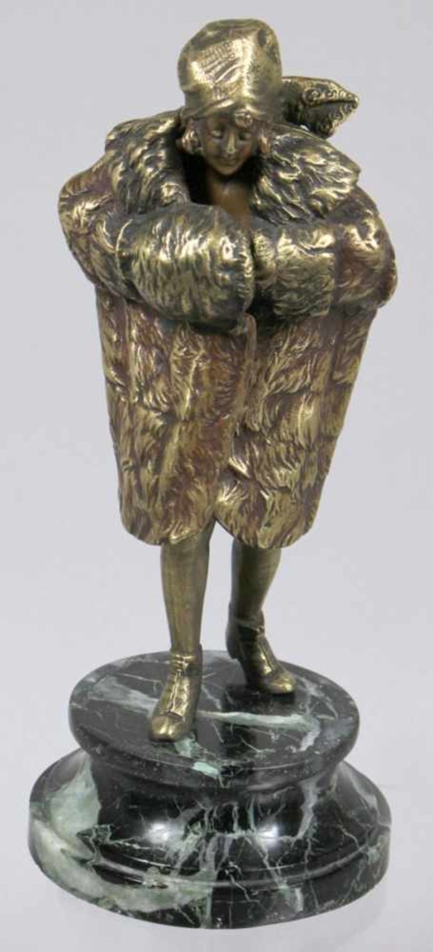 Bronze-Erotikaplastik, "Dame in Mantel mit Muff bzw. Dame als stehender Akt", Bergmann,Wien, um - Bild 4 aus 7