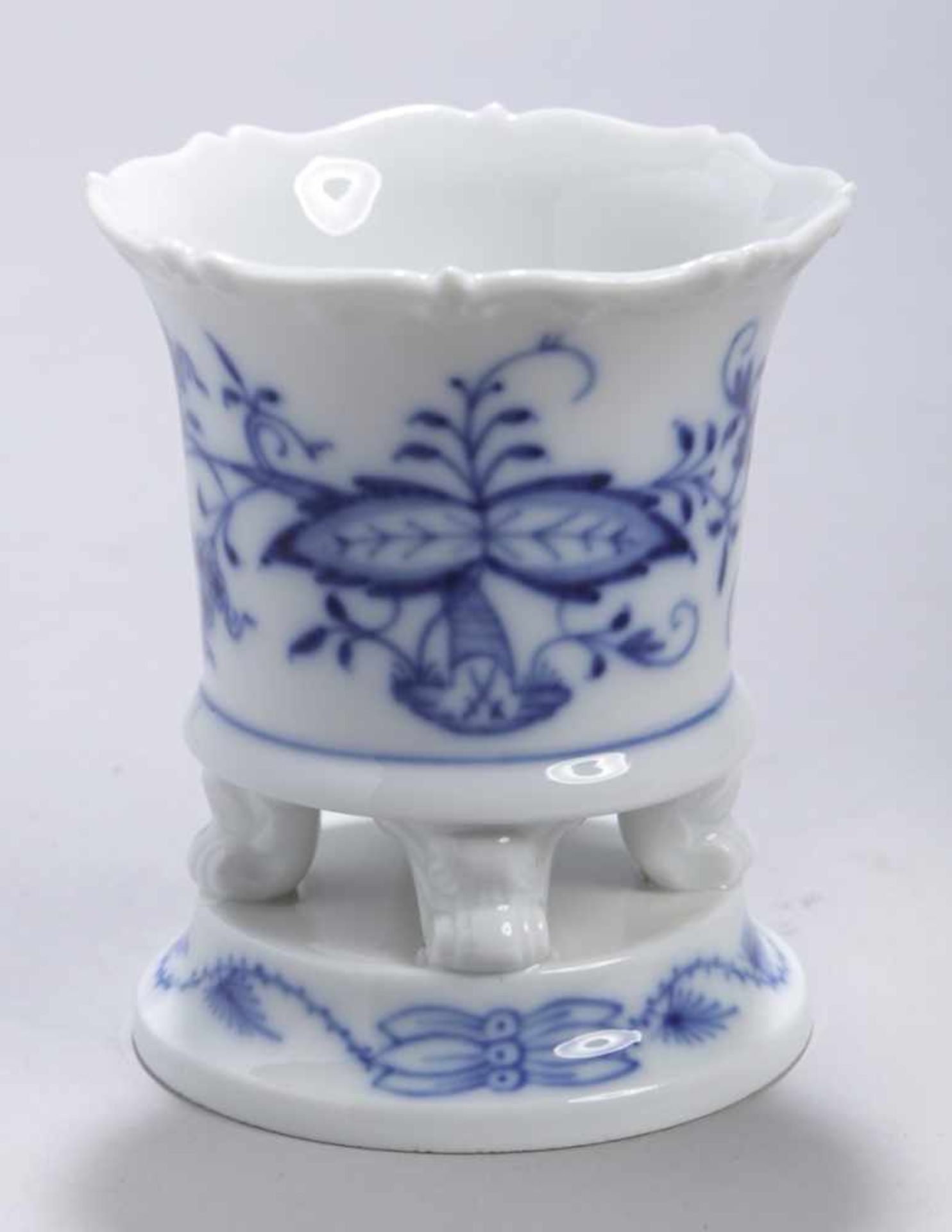 Porzellan-Ziervase, Meissen, 2. Hälfte 20. Jh., Zwiebelmuster blau-weiß, H 8,5 cm, 1. Wahl