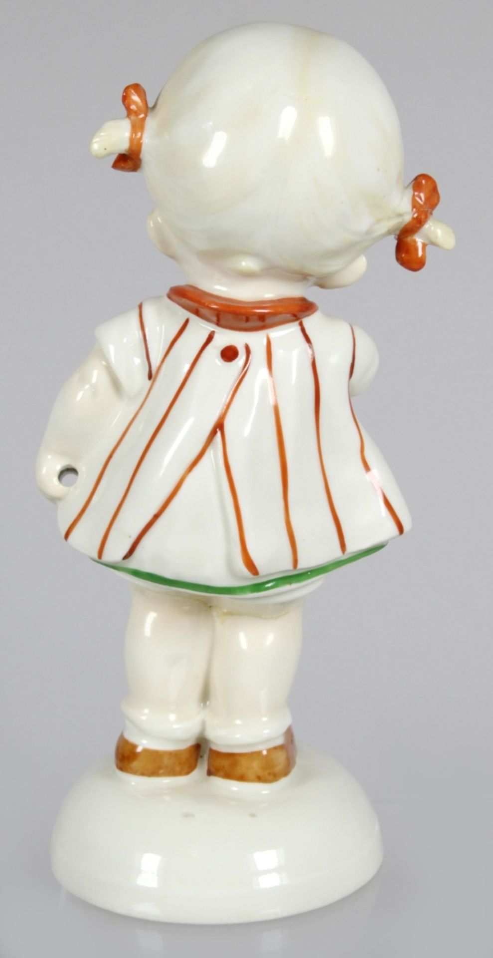 Porzellan-Figur, "Kleines Mädchen", Schierholz, Plaue, 20. Jh., aufgewölbter Rundstandvollplast - Bild 2 aus 5
