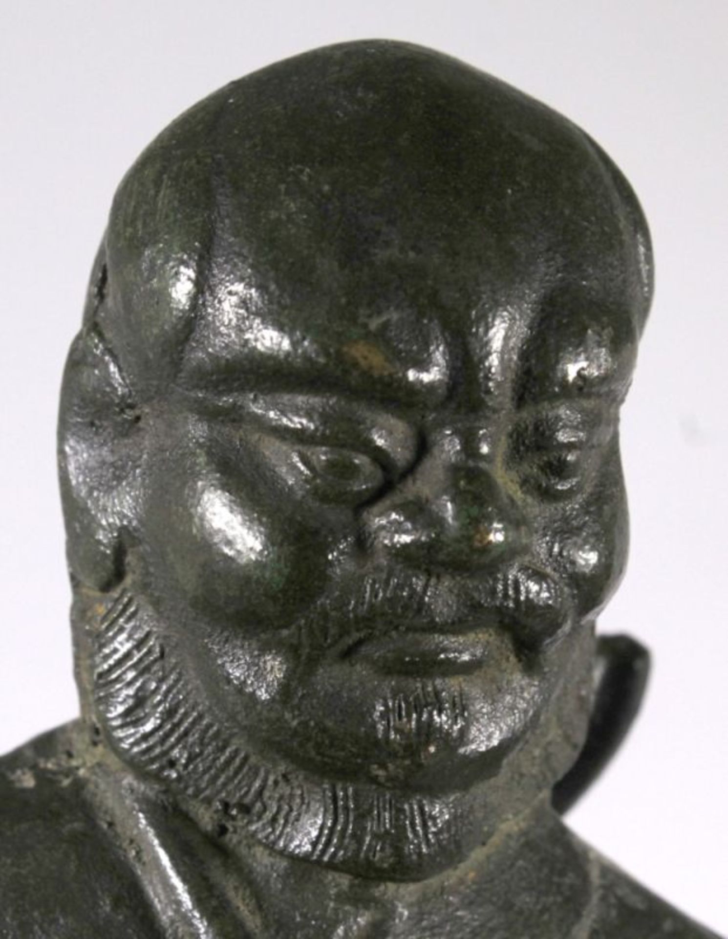 Bronze-Plastik, "Mönch", China, 18./19. Jh., auf zylindrischem Rundsockel mit abgesetztemStand - Bild 5 aus 7