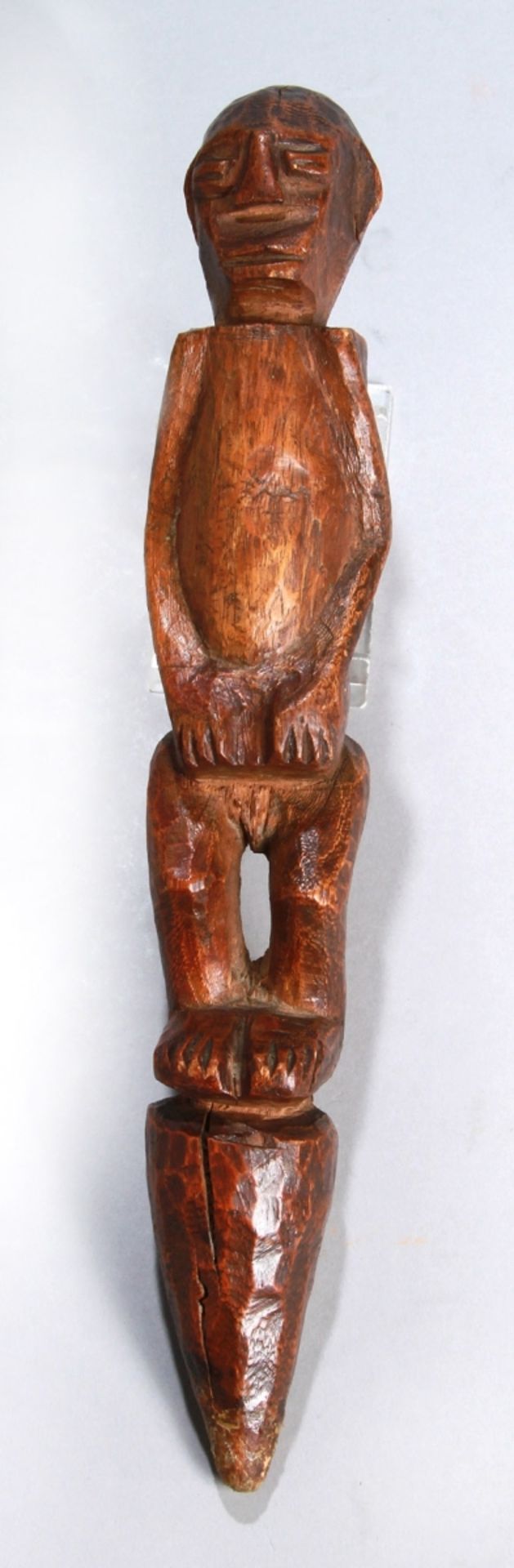 Kleine Ahnen-Figur, Lobi, Burkina Faso, plastische, auf Spitzpflock stehende Darstellungmit sti