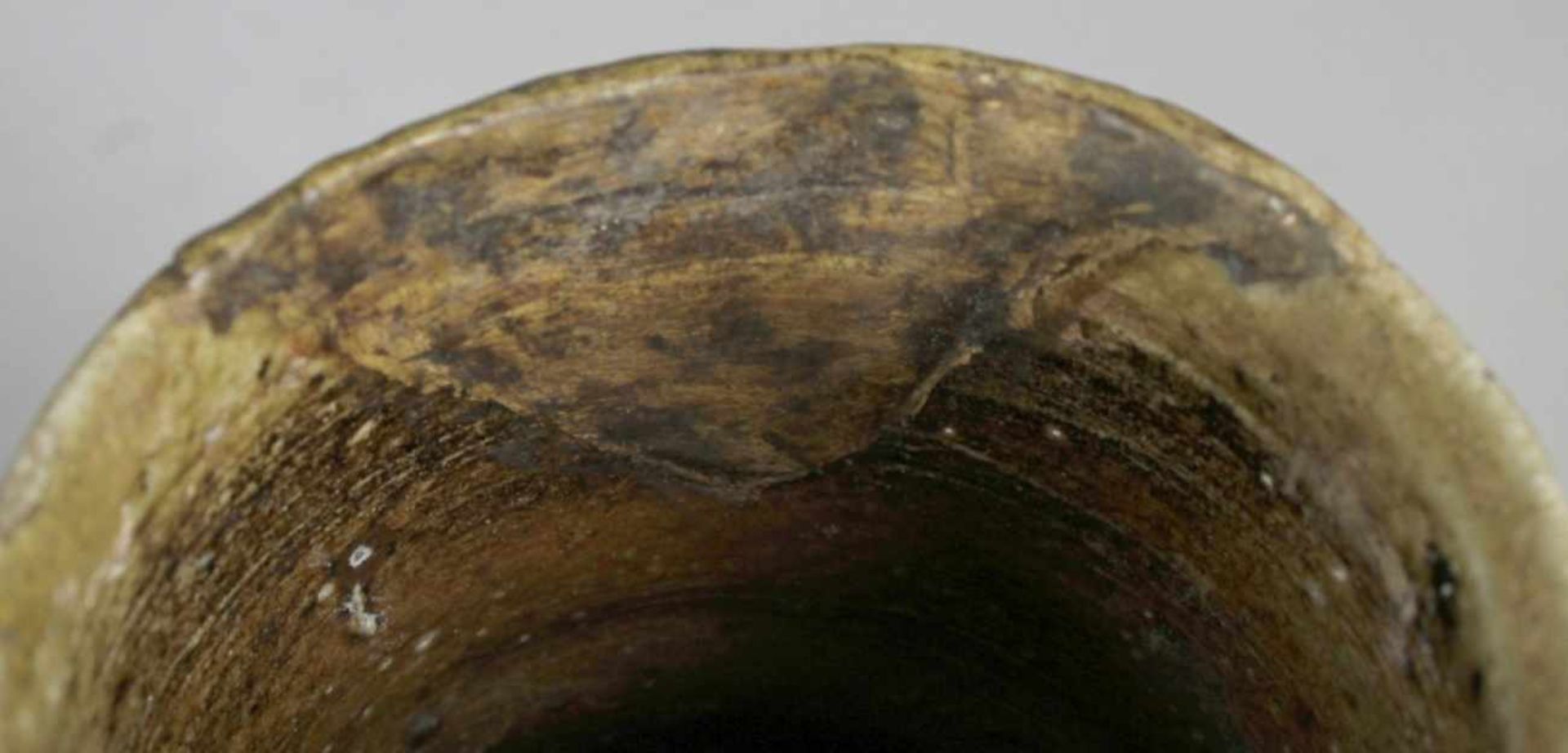 Steinzeug-Zylinderhalskrug, Raeren, 15. Jh., wellig gedrückt ausgestellter Rundstand,bauchiger - Bild 7 aus 7