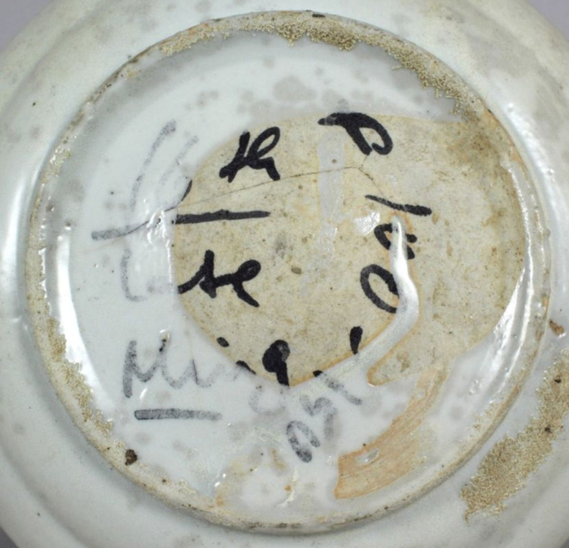 Drei Porzellan-Zierteller, China, Ming-Dynastie, runde, gemuldete Formen, unterschiedlichdekori - Bild 3 aus 3