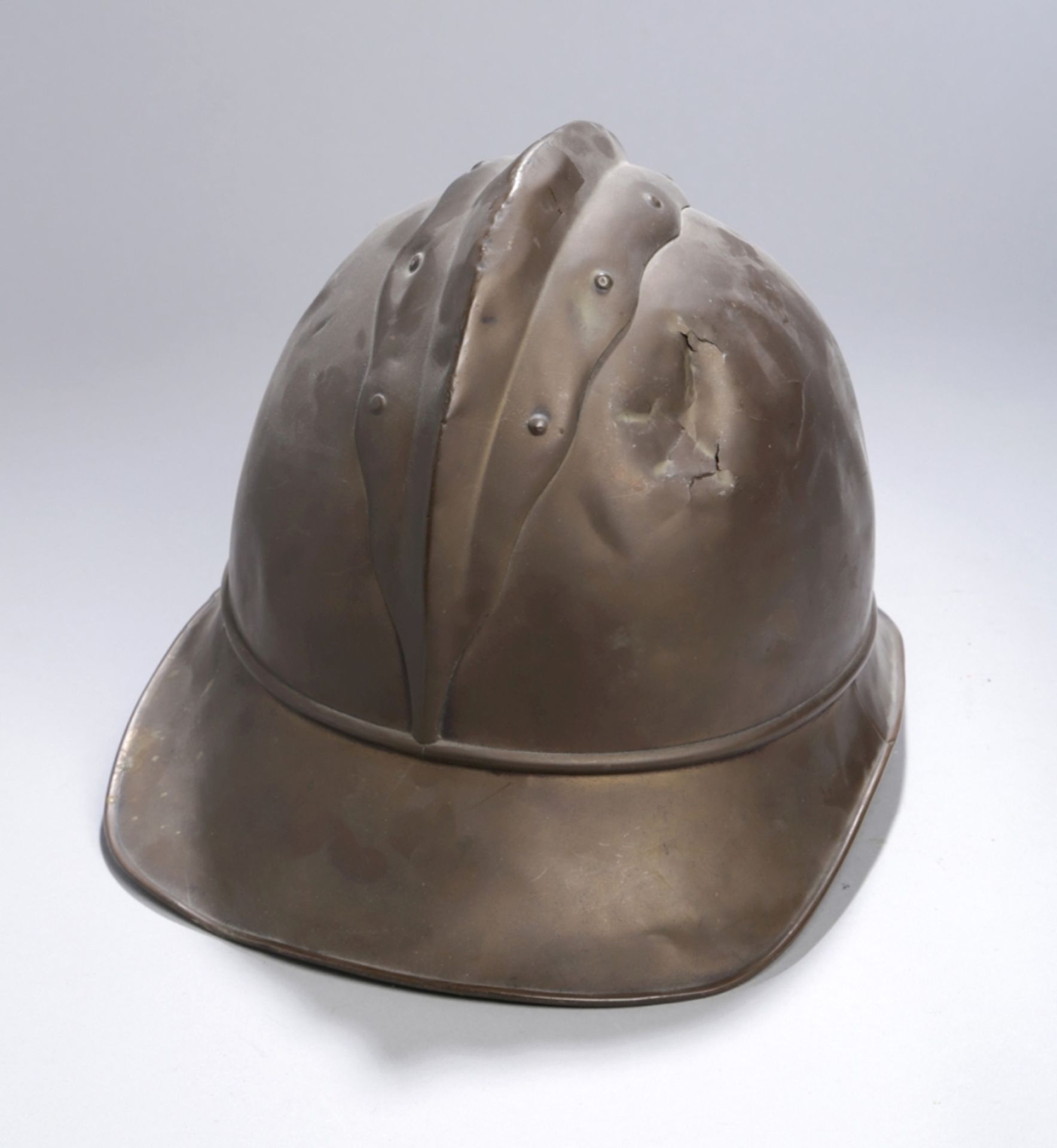 Feuerwehr-Helm, 19. Jh., Messing, H 20 cm, teilw. mit Dellen und Bruchstellen, gebrauchterZusta