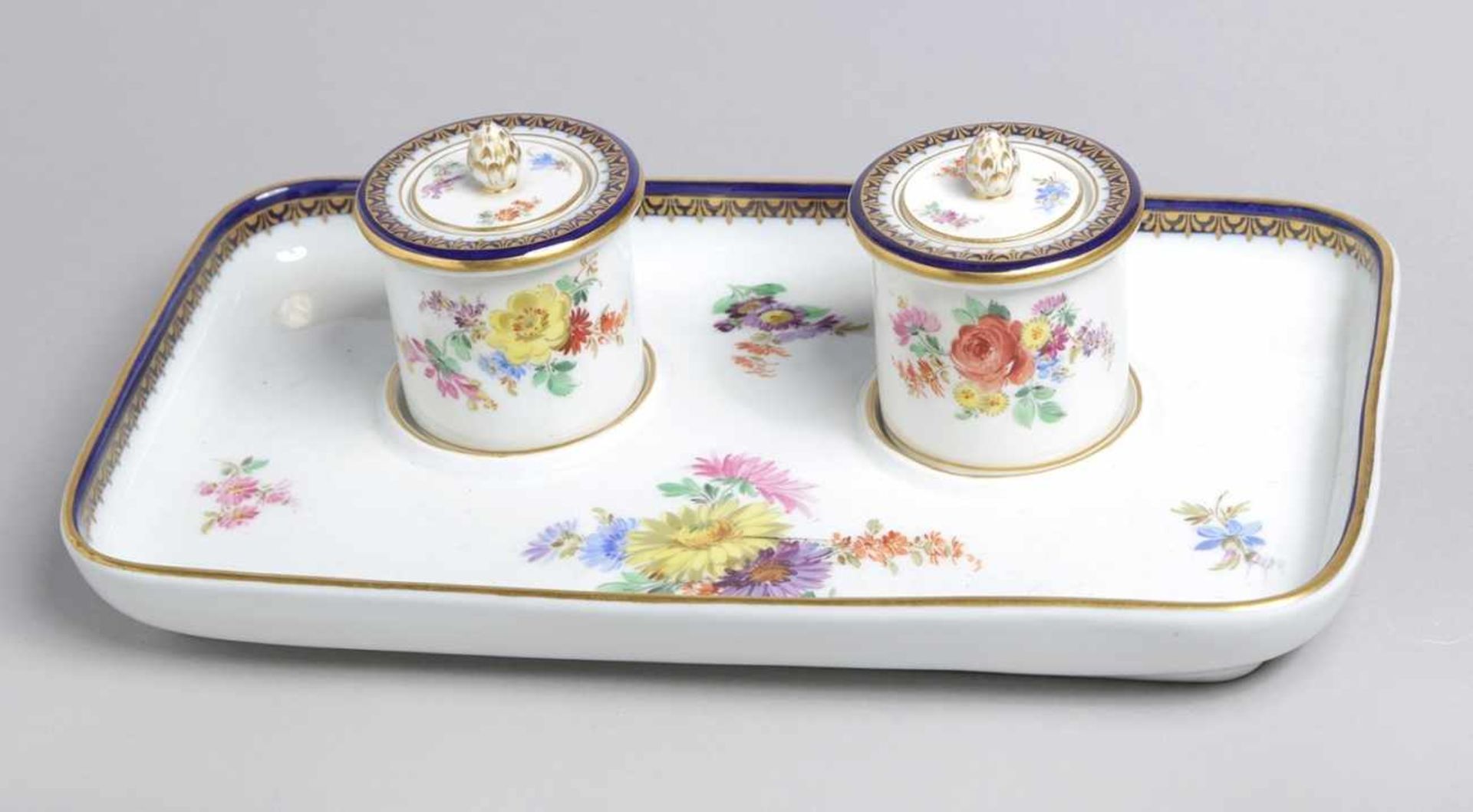 Porzellan-Tintenzeug, Meissen, um 1900, rechteckige Form mit 2 Tintenfaßbehältern, Wandungbemal